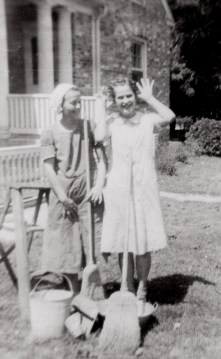 _anna and ruth cleaning